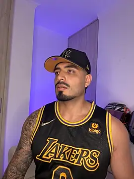 Snapshot of LeandroRusso chatting on 11/03/25, 11:15 LeandroRusso online show from 11/03/25, 11:15