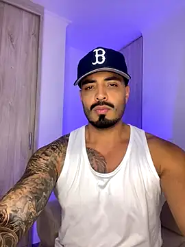 Snapshot of LeandroRusso chatting on 11/05/25, 01:38 LeandroRusso online show from 11/05/25, 01:38