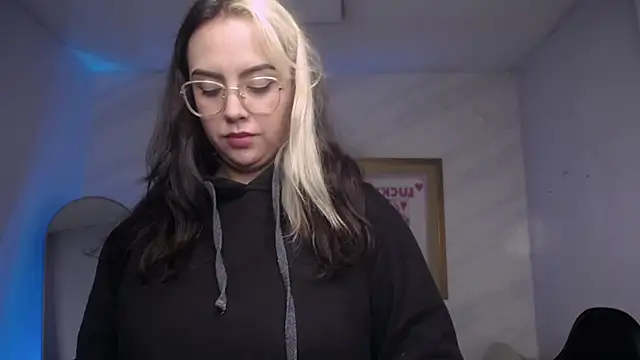 Hela v online show from 10/28/25, 12:58