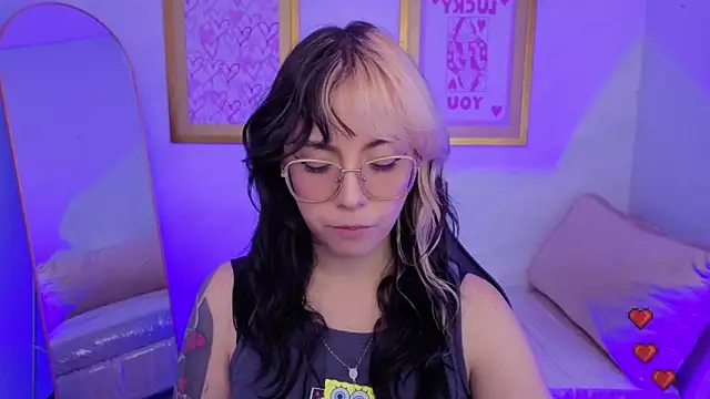 Hela v online show from 02/17/26, 08:04