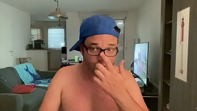 Snapshot of Funnyjul31 chatting on 07/31/26, 04:28 Funnyjul31 online show from 07/31/26, 04:28