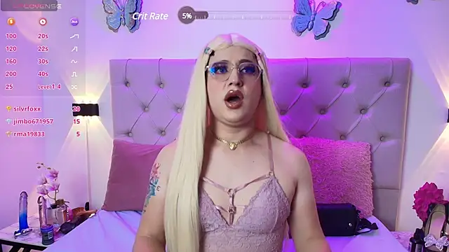 Snapshot of Alyssaa_Hunter chatting on 02/18/25, 01:32 Alyssaa Hunter online show from 02/18/25, 01:32