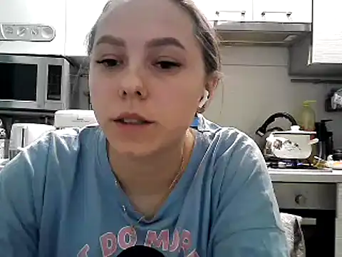 Snapshot of Misssweet_s chatting on 02/15/25, 05:17 Misssweet s online show from 02/15/25, 05:17