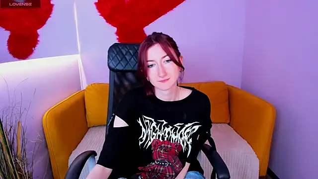 Violet Moreau online show from 07/10/26, 09:56