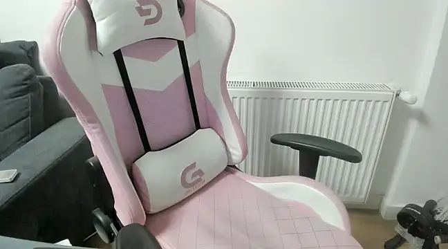 Snapshot of LadyLyanna chatting on 02/01/25, 03:30 LadyLyanna online show from 02/01/25, 03:30