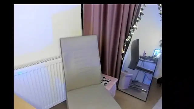 Snapshot of LadyLyanna chatting on 03/07/25, 06:22 LadyLyanna online show from 03/07/25, 06:22