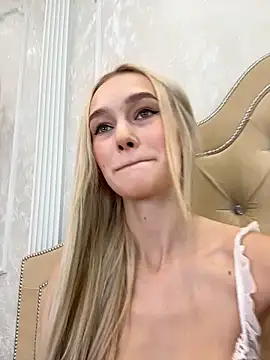 Snapshot of KristinaDane chatting on 02/05/25, 03:02 KristinaDane online show from 02/05/25, 03:02