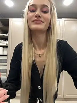 Snapshot of KristinaDane chatting on 02/09/25, 03:43 KristinaDane online show from 02/09/25, 03:43