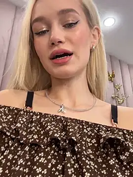 Snapshot of KristinaDane chatting on 03/01/25, 02:59 KristinaDane online show from 03/01/25, 02:59