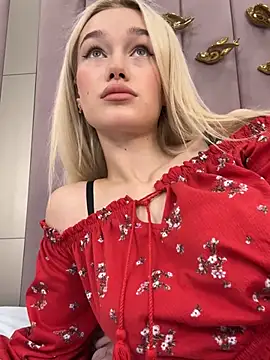 Snapshot of KristinaDane chatting on 03/19/25, 03:41 KristinaDane online show from 03/19/25, 03:41