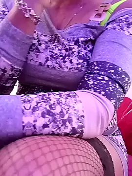 Snapshot of Juliana60 chatting on 02/01/25, 10:37 Juliana60 online show from 02/01/25, 10:37