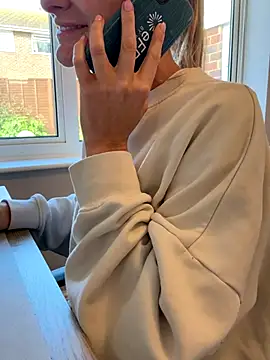 Phoebe Lily online show from 10/15/25, 08:47