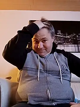 Snapshot of Pourleplasirs chatting on 03/18/25, 10:15 Pourleplasirs online show from 03/18/25, 10:15