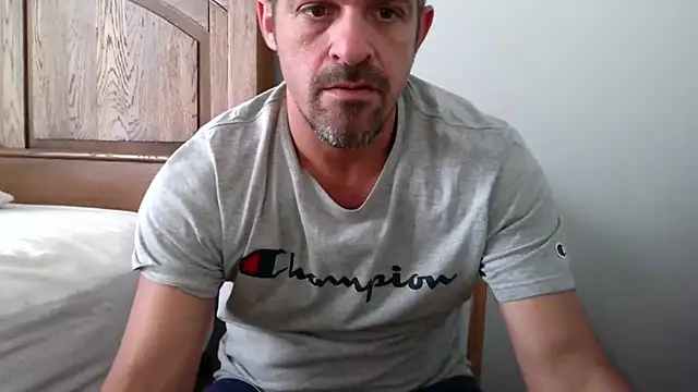 Snapshot of Troyt87 chatting on 10/21/25, 03:13 Troyt87 online show from 10/21/25, 03:13