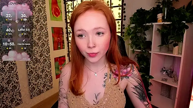 Snapshot of Maya_Light chatting on 03/19/25, 01:43 Maya Light online show from 03/19/25, 01:43