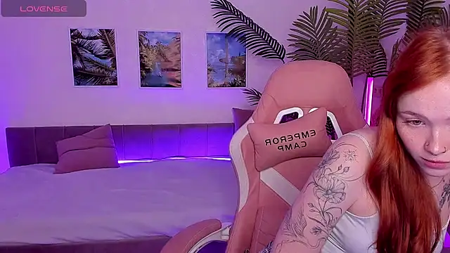 Snapshot of Maya_Light chatting on 09/11/25, 08:47 Maya Light online show from 09/11/25, 08:47