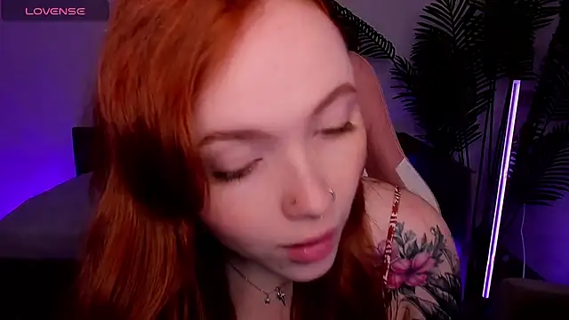 Snapshot of Maya_Light chatting on 09/13/25, 08:36 Maya Light online show from 09/13/25, 08:36