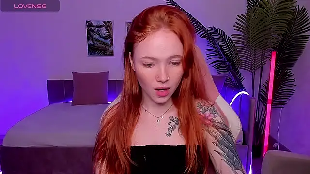 Snapshot of Maya_Light chatting on 09/21/25, 08:27 Maya Light online show from 09/21/25, 08:27