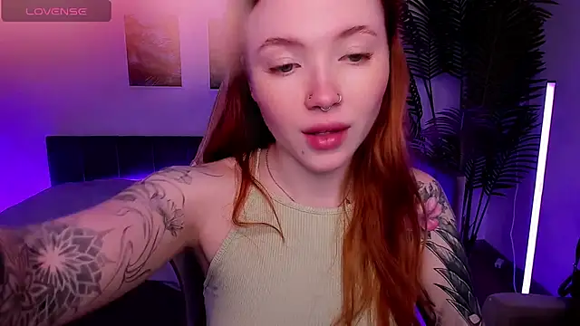 Snapshot of Maya_Light chatting on 10/01/25, 02:06 Maya Light online show from 10/01/25, 02:06