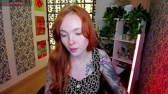 Snapshot of Maya_Light chatting on 10/06/25, 01:58 Maya Light online show from 10/06/25, 01:58