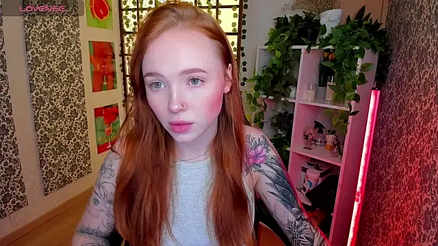 Snapshot of Maya_Light chatting on 10/08/25, 01:47 Maya Light online show from 10/08/25, 01:47