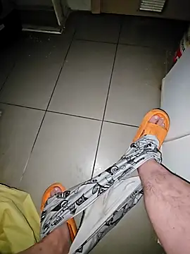 Snapshot of Usame_como_quieras chatting on 10/16/25, 01:50 Usame como quieras online show from 10/16/25, 01:50