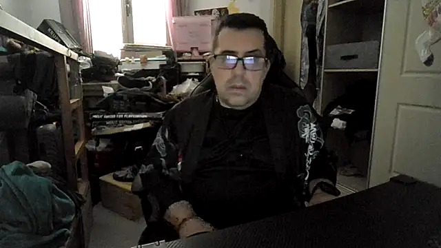 Snapshot of Usame_como_quieras chatting on 12/18/25, 01:39 Usame como quieras online show from 12/18/25, 01:39