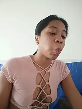Snapshot of Zaira_Rose_ chatting on 05/24/26, 06:24 Zaira Rose online show from 05/24/26, 06:24