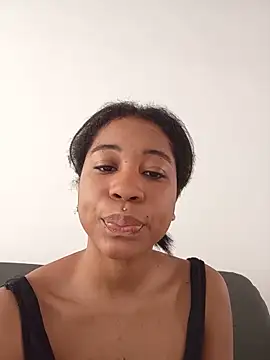 Snapshot of Zaira_Rose_ chatting on 05/25/26, 04:46 Zaira Rose online show from 05/25/26, 04:46