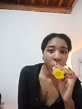 Snapshot of Zaira_Rose_ chatting on 06/25/26, 01:27 Zaira Rose online show from 06/25/26, 01:27