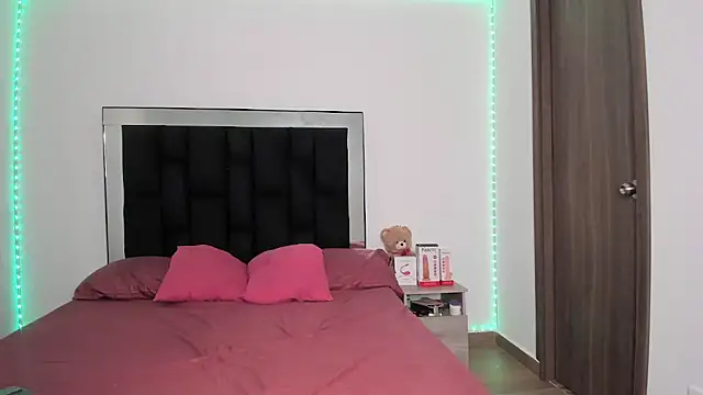 victoriacolin online show from 03/05/25, 12:11