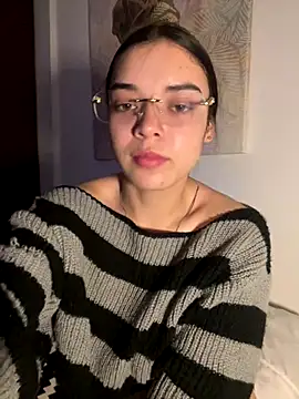 Snapshot of eileensophi chatting on 10/15/25, 04:01 eileensophi online show from 10/15/25, 04:01
