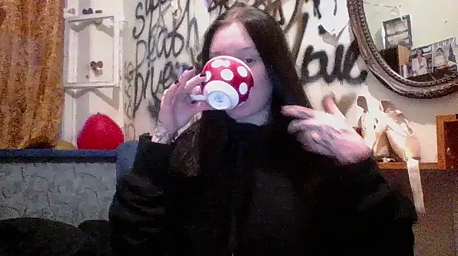 Snapshot of RussNocturnal chatting on 03/04/25, 04:17 RussNocturnal online show from 03/04/25, 04:17