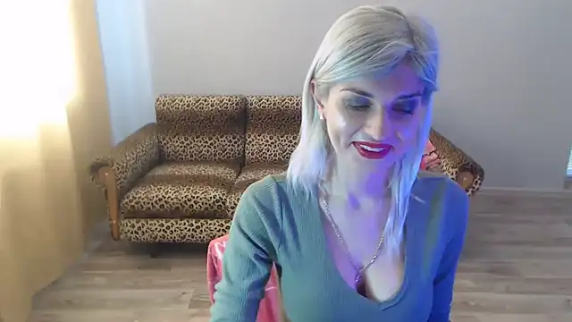 Snapshot of SexyBeatriice chatting on 02/02/25, 10:13 SexyBeatriice online show from 02/02/25, 10:13