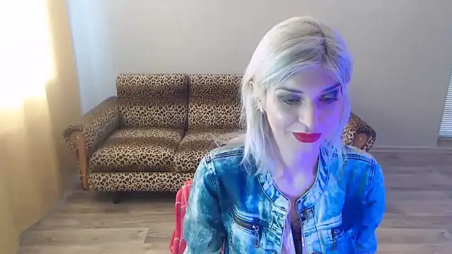 Snapshot of SexyBeatriice chatting on 02/13/25, 07:03 SexyBeatriice online show from 02/13/25, 07:03