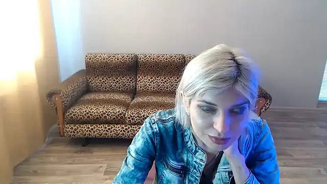 Snapshot of SexyBeatriice chatting on 02/21/25, 10:28 SexyBeatriice online show from 02/21/25, 10:28