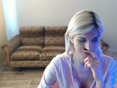 Snapshot of SexyBeatriice chatting on 03/21/25, 10:17 SexyBeatriice online show from 03/21/25, 10:17