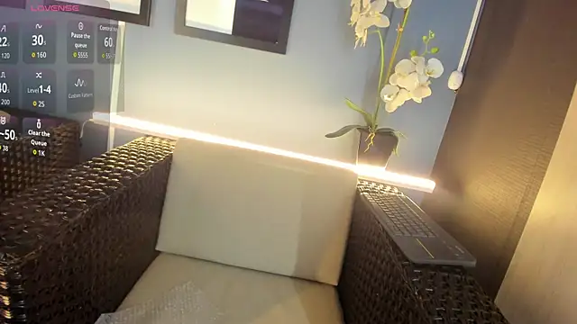 AliDiaz  online show from 11/25/25, 07:47