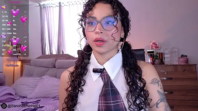 Snapshot of Marivimichel1 chatting on 10/18/25, 07:03 Marivimichel1 online show from 10/18/25, 07:03