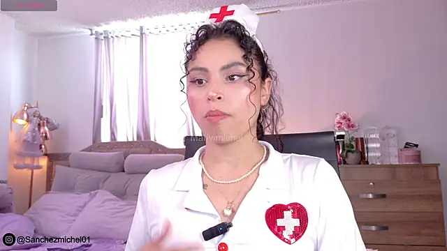 Snapshot of Marivimichel1 chatting on 10/19/25, 07:03 Marivimichel1 online show from 10/19/25, 07:03