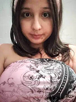 Snapshot of Maiden-Hot chatting on 06/25/26, 06:40 Maiden-Hot online show from 06/25/26, 06:40