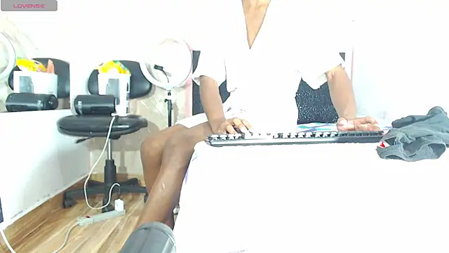 k stormi  online show from 12/20/25, 01:02