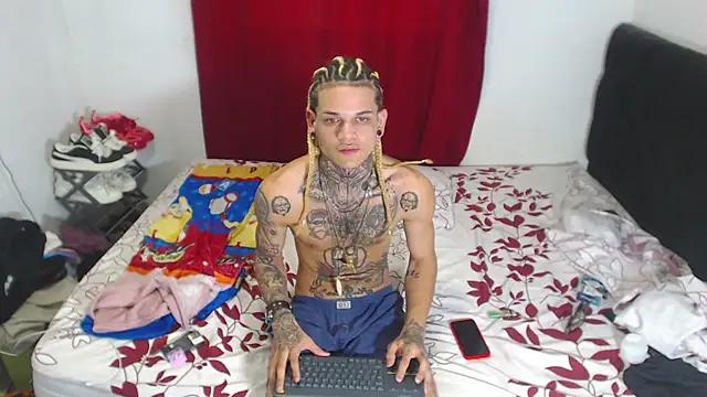 Snapshot of hot_man05 chatting on 02/05/25, 12:38 hot man05 online show from 02/05/25, 12:38