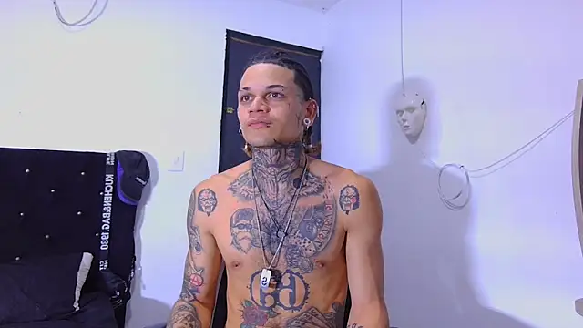 hot man05 online show from 12/04/25, 09:01