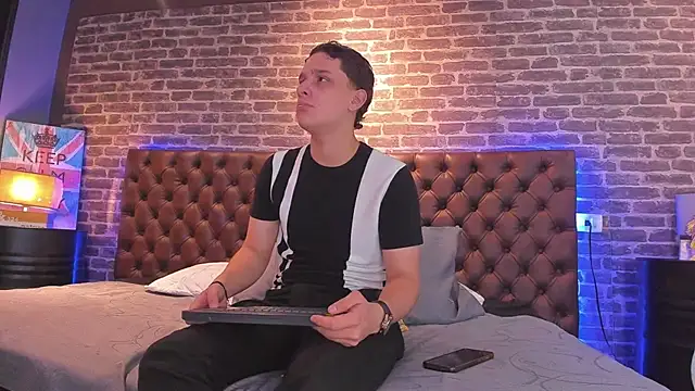 Thomas May4rs online show from 02/14/25, 04:04