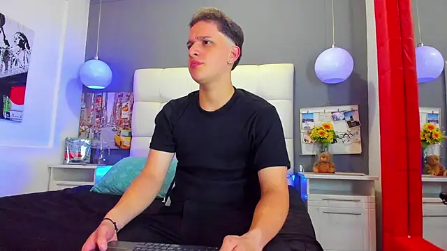 Thomas May4rs online show from 03/11/25, 03:59