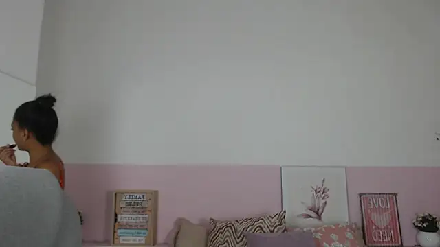 Snapshot of brendathompson_ chatting on 02/17/25, 12:48 brendathompson online show from 02/17/25, 12:48
