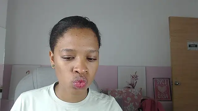 Snapshot of brendathompson_ chatting on 02/28/25, 11:58 brendathompson online show from 02/28/25, 11:58
