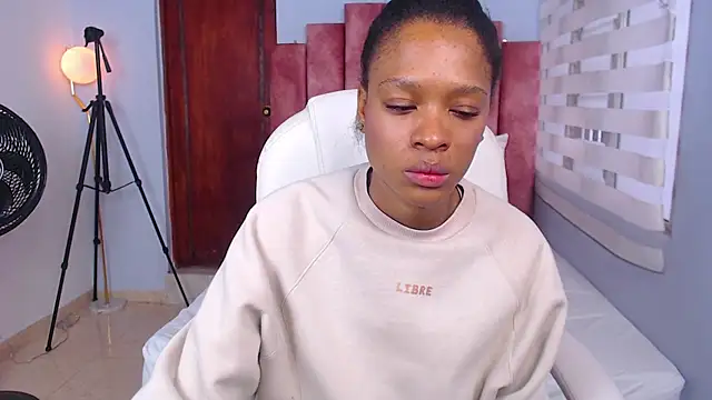 Snapshot of brendathompson_ chatting on 03/03/25, 12:27 brendathompson online show from 03/03/25, 12:27