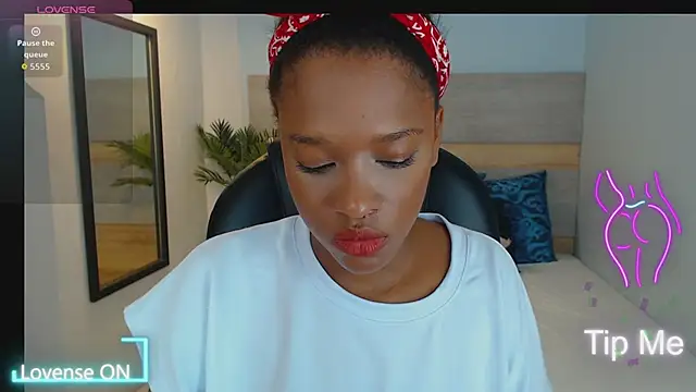 Snapshot of brendathompson_ chatting on 09/23/25, 01:52 brendathompson online show from 09/23/25, 01:52